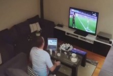 bị troll đập tivi