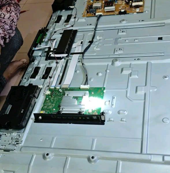 Sửa tivi bị hỏng bo nguồn, bo khiển, led và màn hình tận nhà